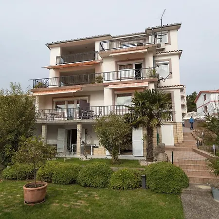 Studio In With Terrace, Air Conditioning, Wi-fi